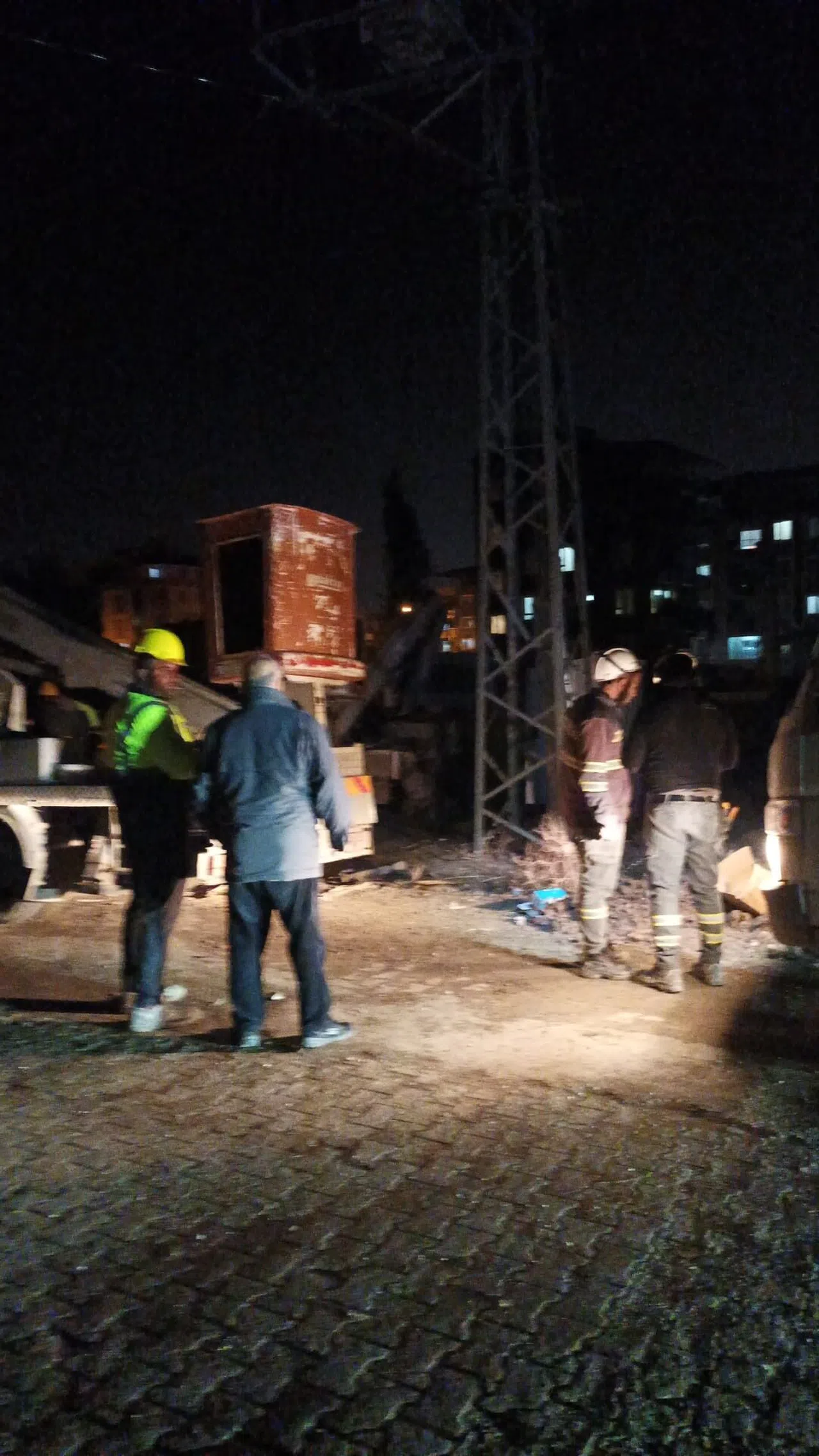 Elektrik tellerinde yaşanan patlama paniğe neden oldu