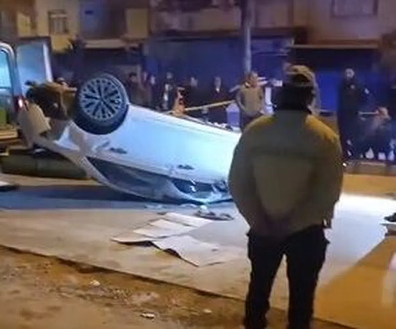 Otomobil Park Halindeki Araç İle Trafoya Çarpıp Devrildi: 1 Ölü, 3 Yaralı