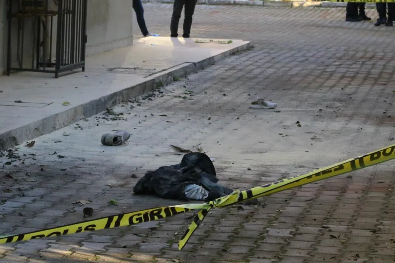 20 Gün Önce Boşandığı Karısını Üzerine Benzin Dökerek Yaktı