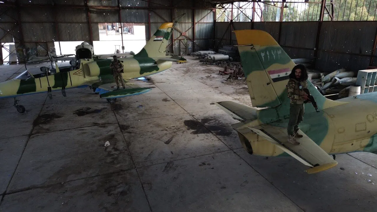 Halep'te Rejime Ait Helikopterler ve Savaş Uçakları SMO'nun Eline Geçti