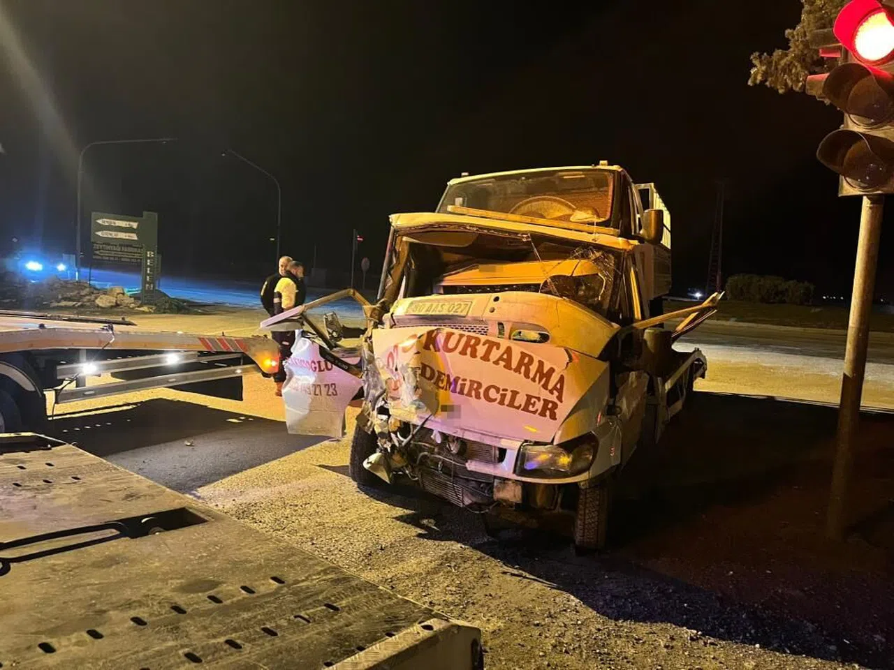 Hafriyat Kamyonu İle Çekici Çarpıştı: 2 Yaralı