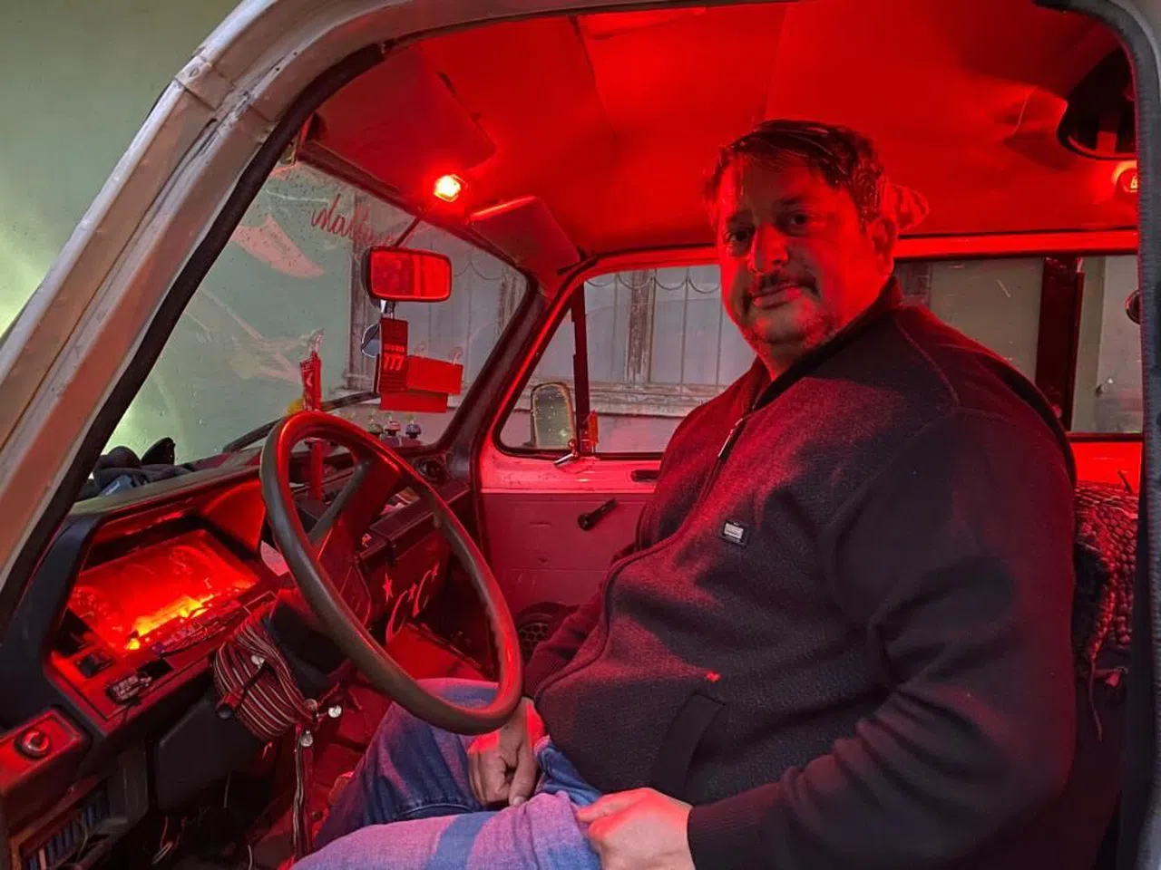Nostaljik Minibüsünden Teybi Çalınan Adamdan Hırsıza 'Şiki Şiki Baba' Tepkisi