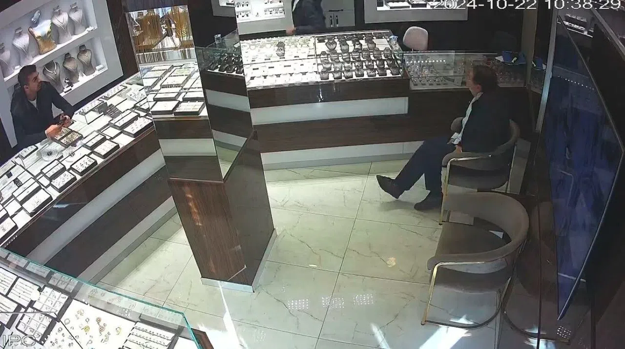 Kuyumcu, Borcunu İstemeye Gelen Müşterisini Silahla Vurdu