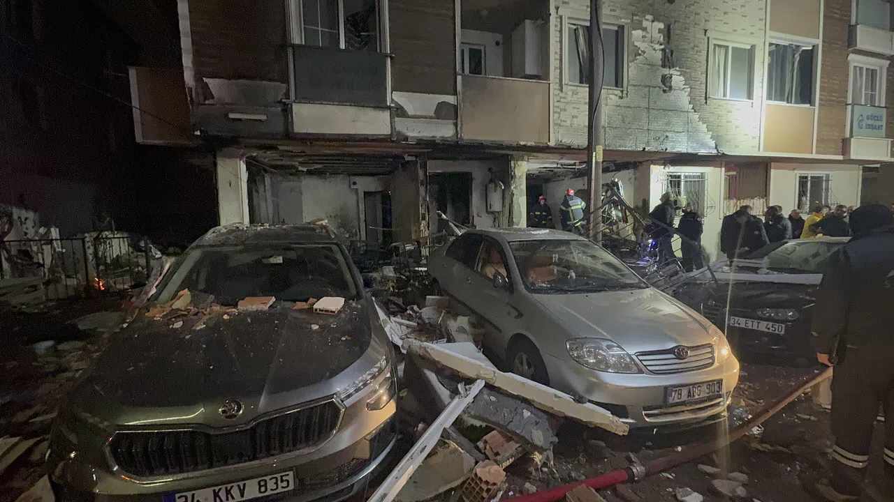 4 Katlı Binada Doğal Gaz Patlaması: 13 Yaralı
