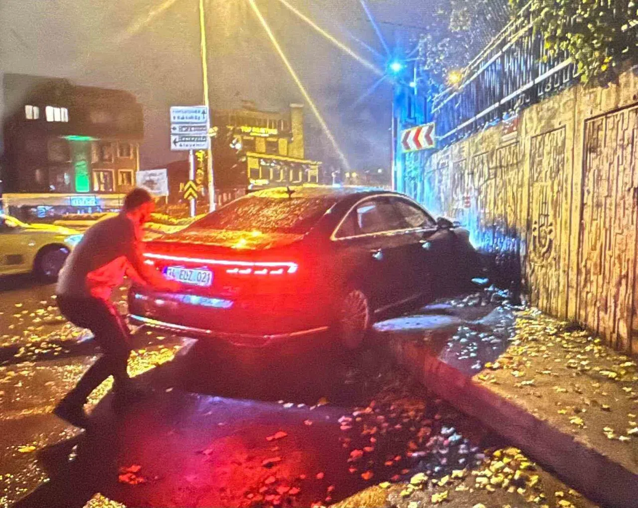 CHP Milletvekili Adına Kiralanan Lüks Araç Kazaya Karıştı, Sürücü Alkollü Çıktı