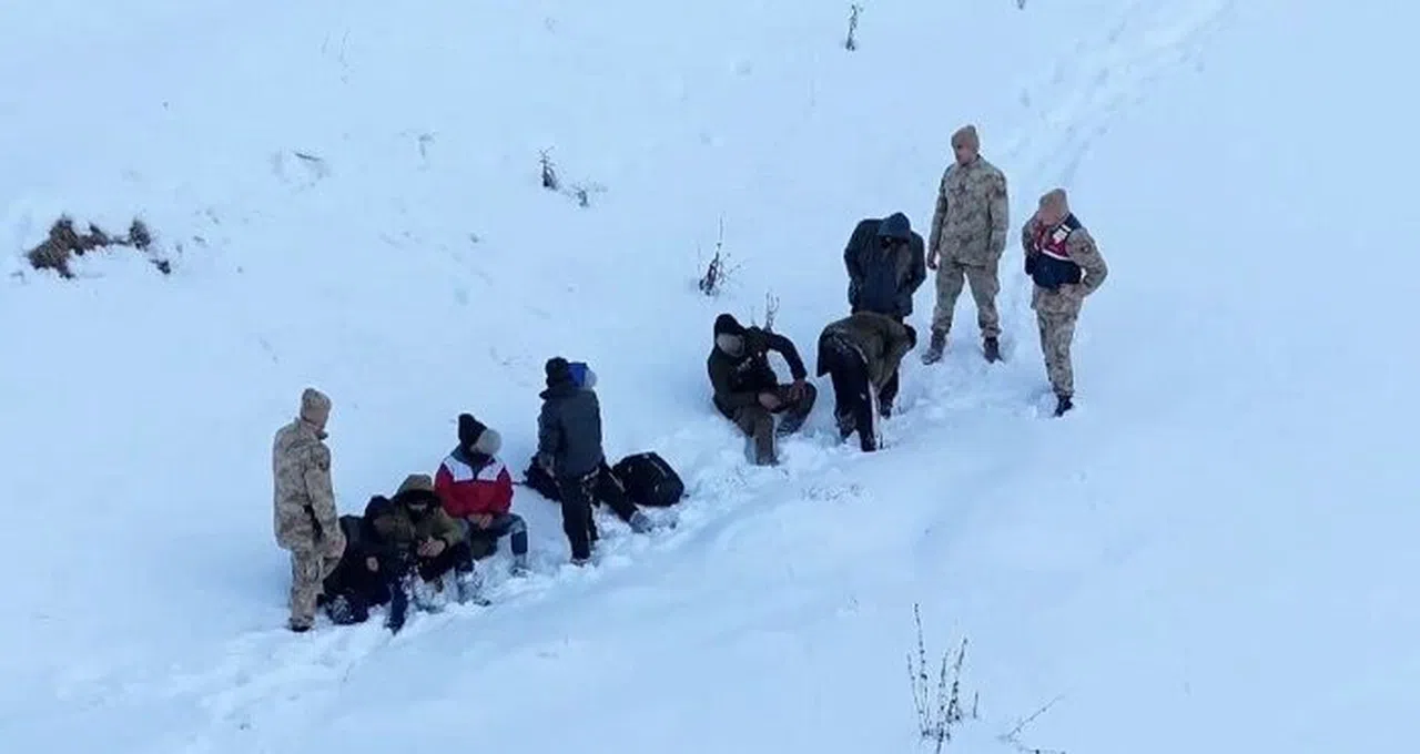 Sosyal Medya Paylaşımından Yola Çıkan Ekipler Kaçak Göçmenleri Yakaladı