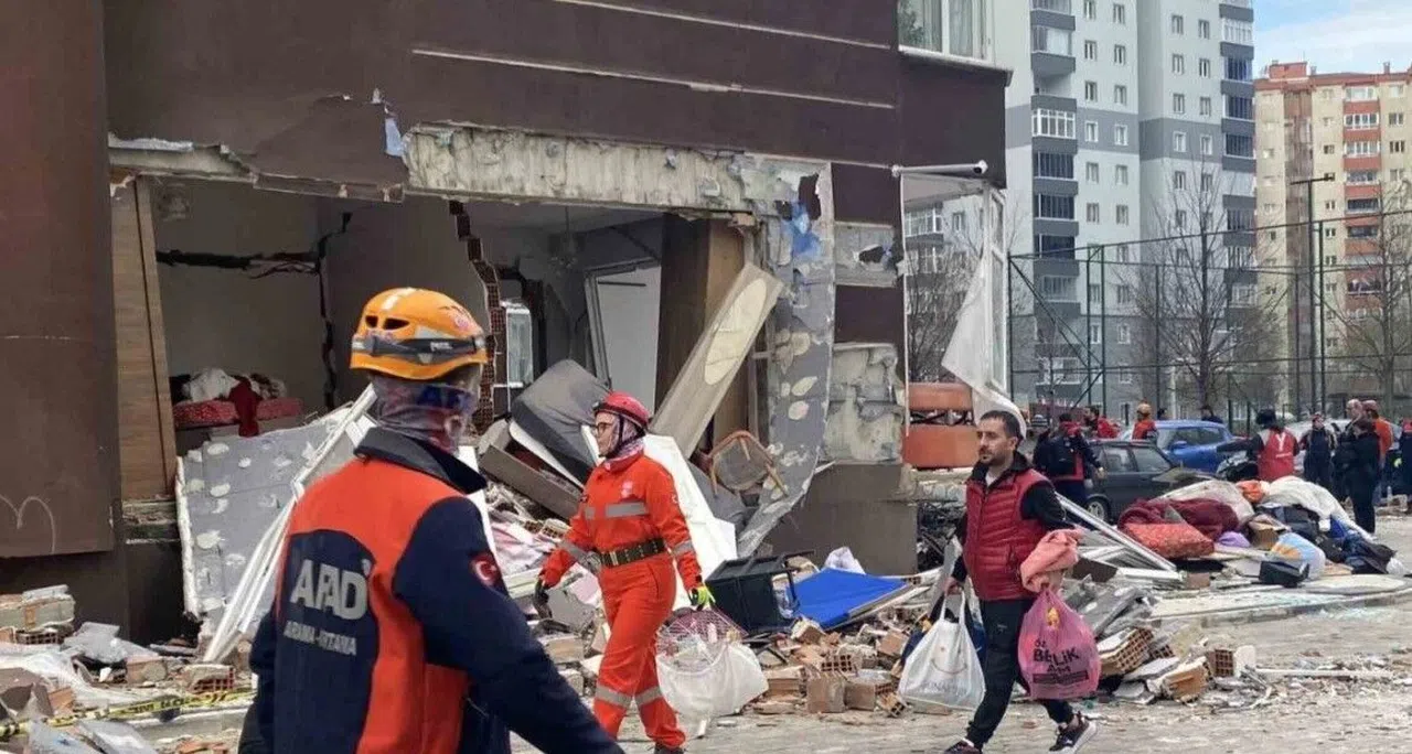 Beylikdüzü’ndeki Patlamada Apartman Görevlisinin Doğalgazla İntihar Ettiği İddiası