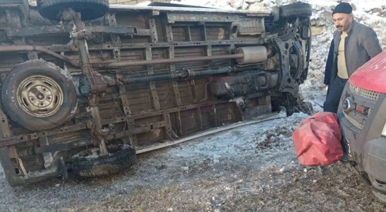 Öğretmen Servisi Devrildi: 12 Yaralı