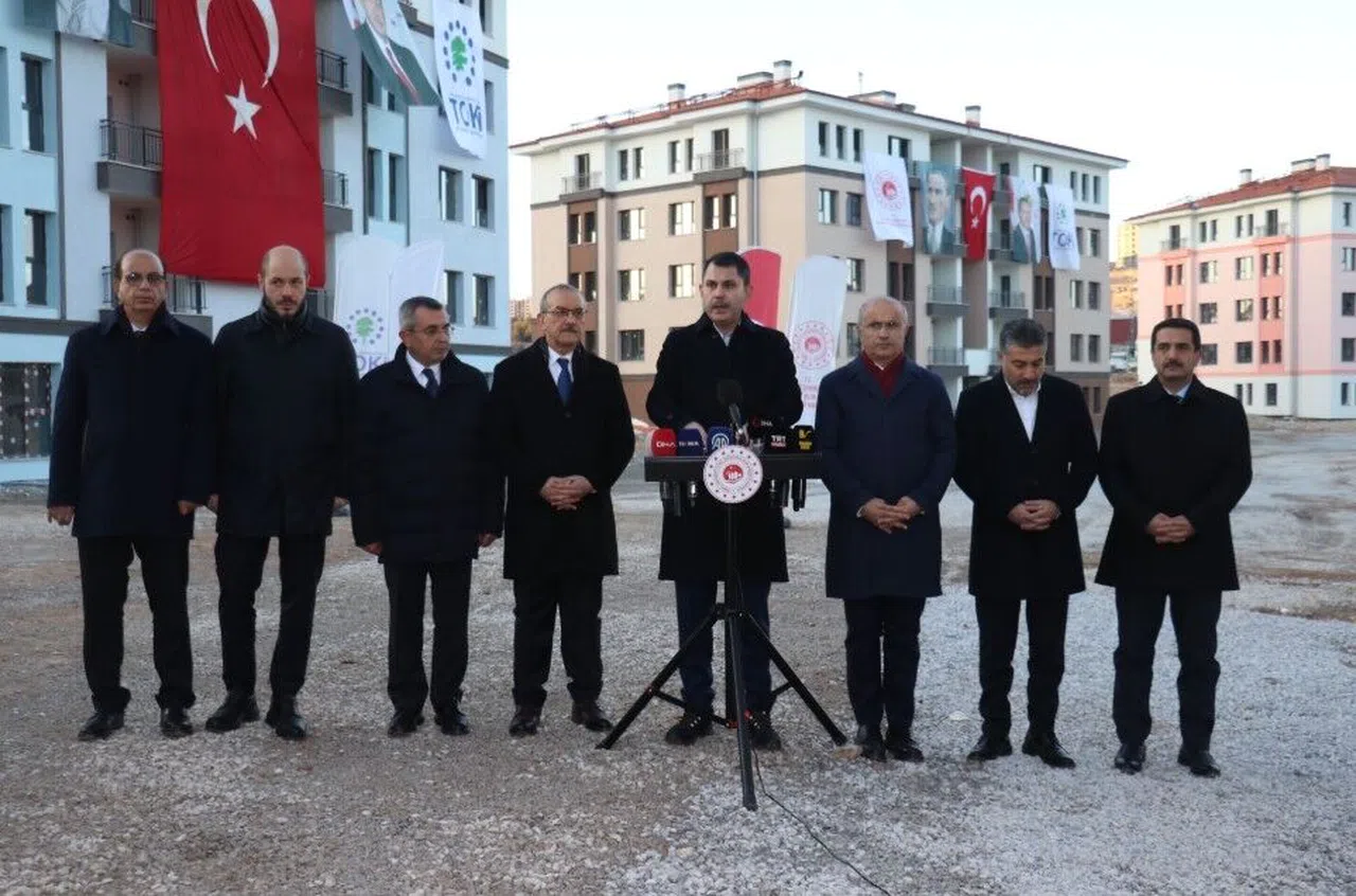 Bakan Kurum: "11 İlde Evine Girmeyen, İş Yerini Açmayan Tek Bir Depremzede Kardeşimiz Kalmayacak"