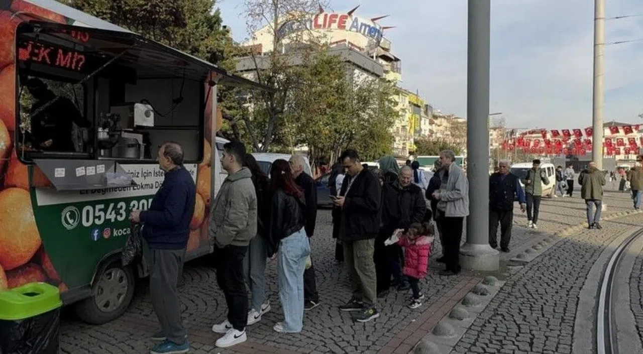 Aldığı Hisseler Çakılınca, Patron Gitsin Diye Lokma Dağıttı