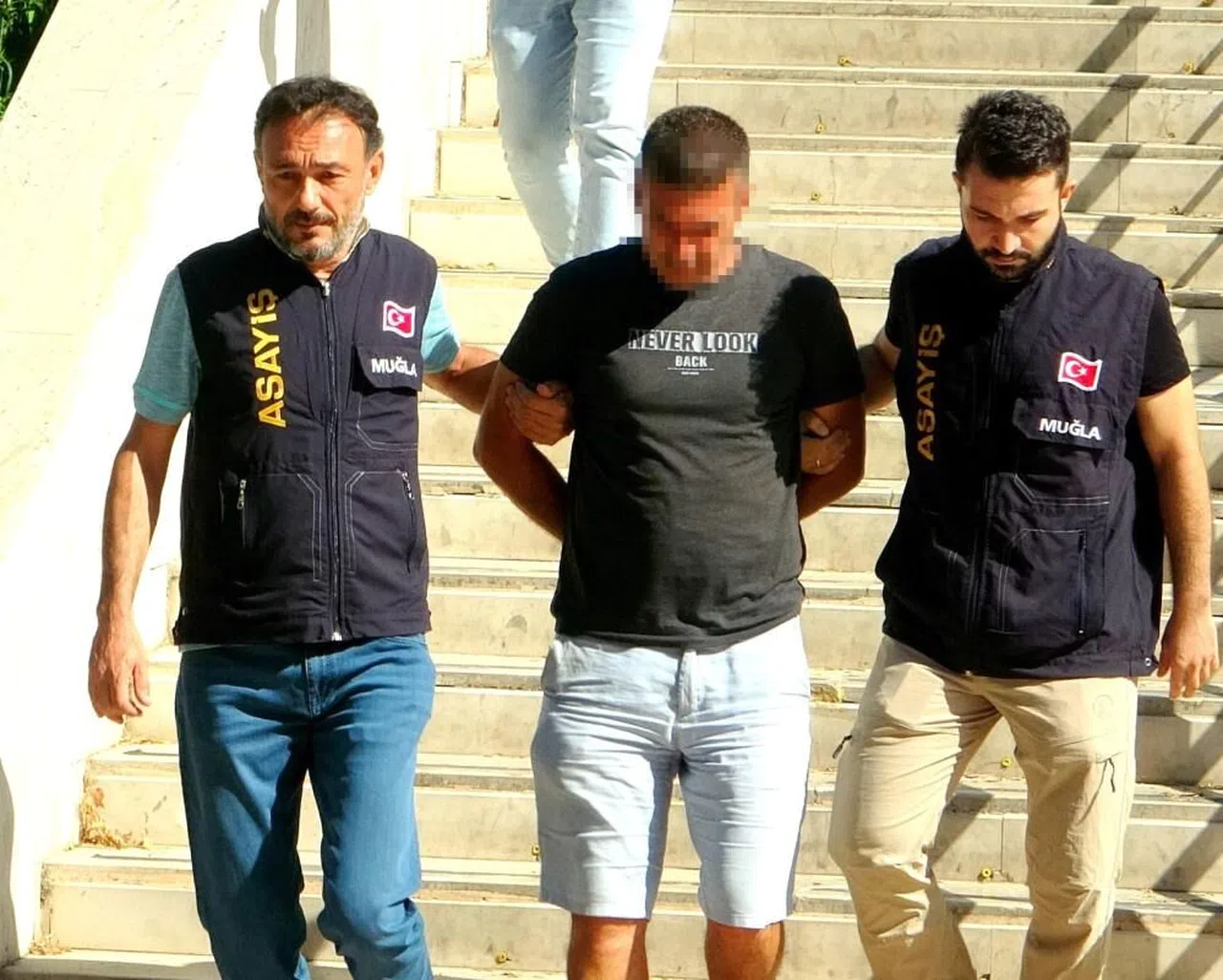 Eşini Bıçaklayarak Öldüren Zanlı Cezaevinde Yaşamına Son Verdi