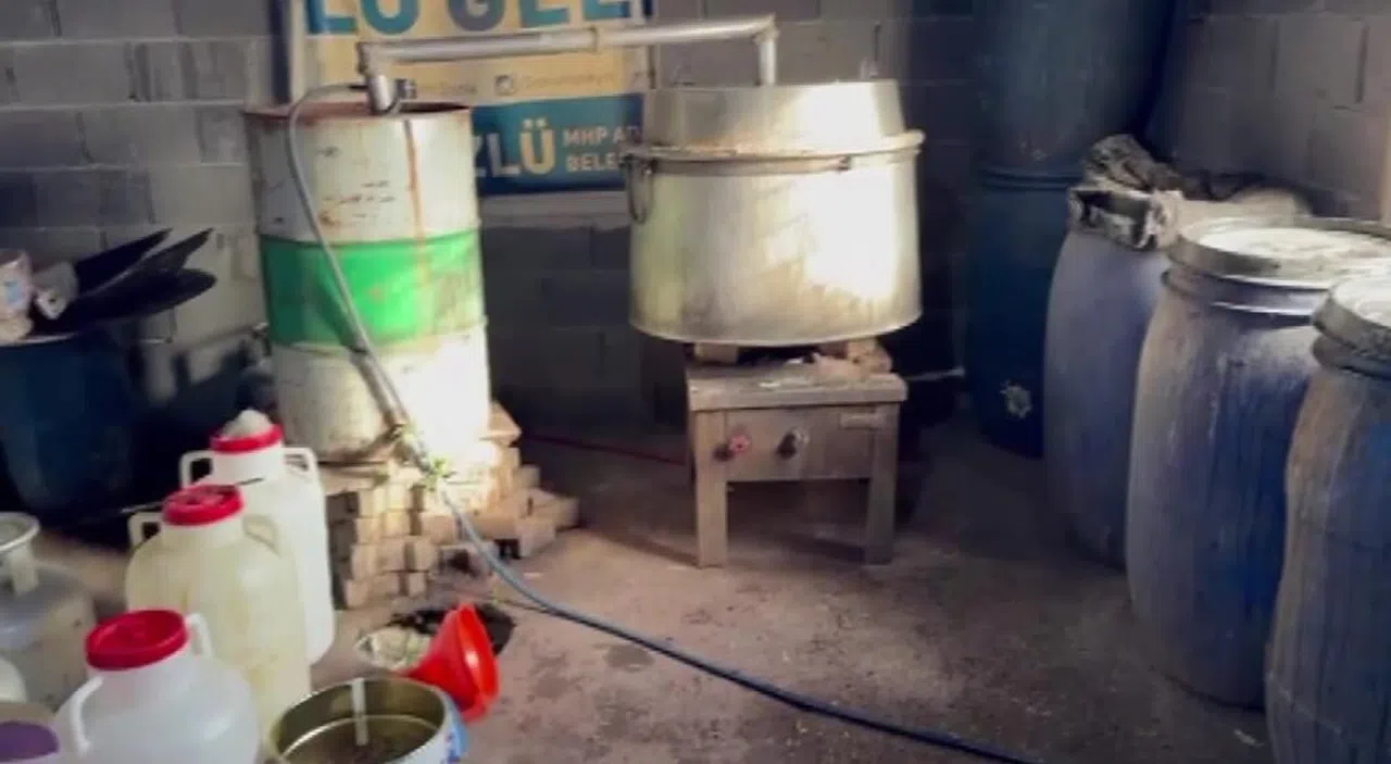 Ev Baskında Bin 50 Litre Kaçak Alkol Ele Geçirildi