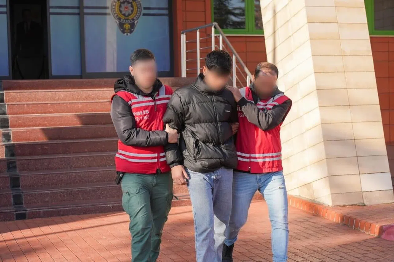 Hırsızlık ve Yaralama Suçundan Aranan 2 kKişi Yakalandı