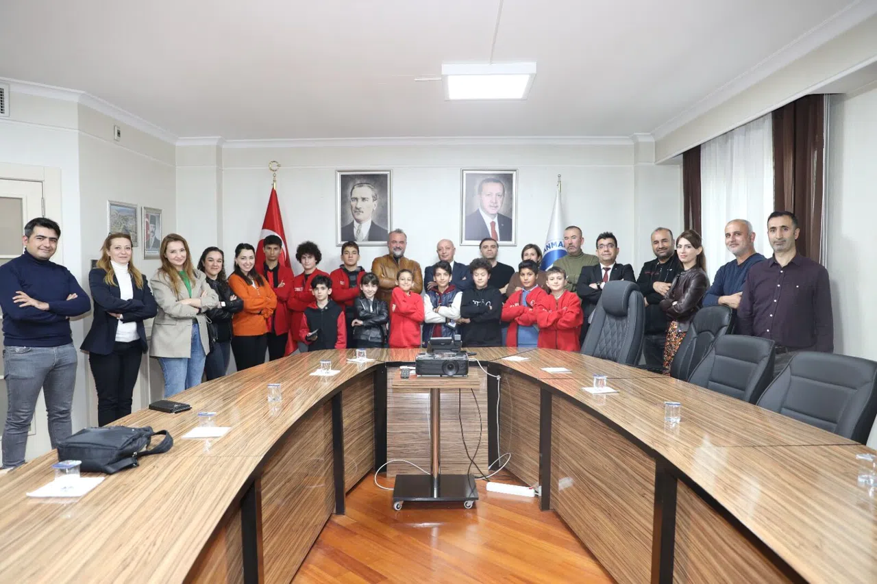 Rektör Bakan Dünya Şampiyonu Öğrencileri Konuk Etti