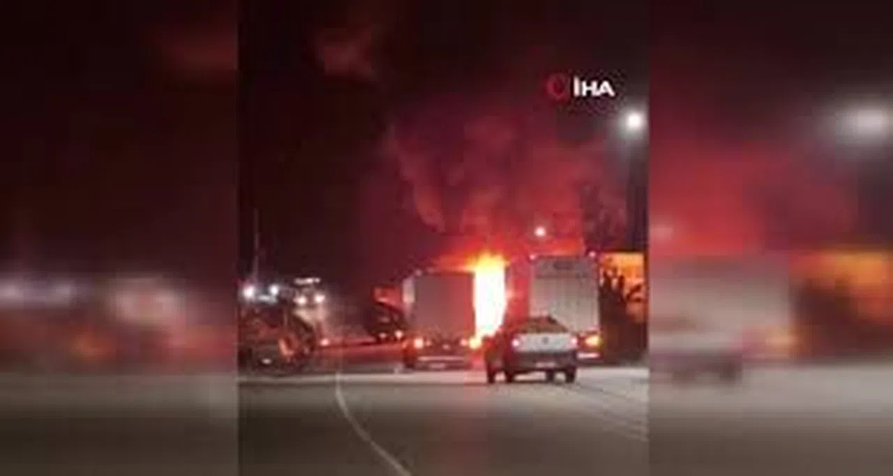 Yolcu Otobüsü Kamyonla Çarpıştı: 38 Ölü