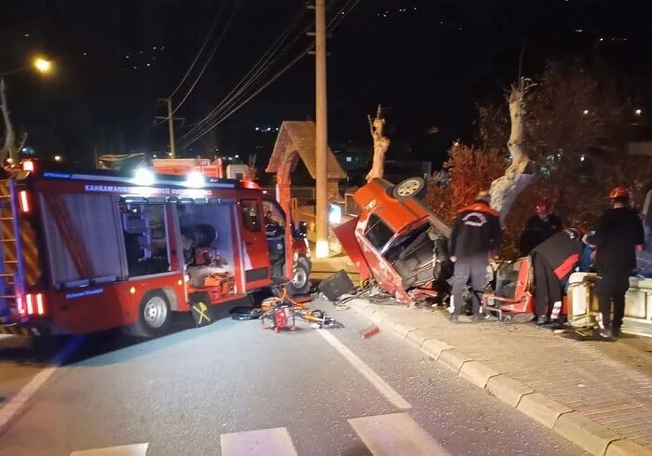 Kontrolden Çıkan Otomobil Ağaca Çarptı: 2 Yaralı