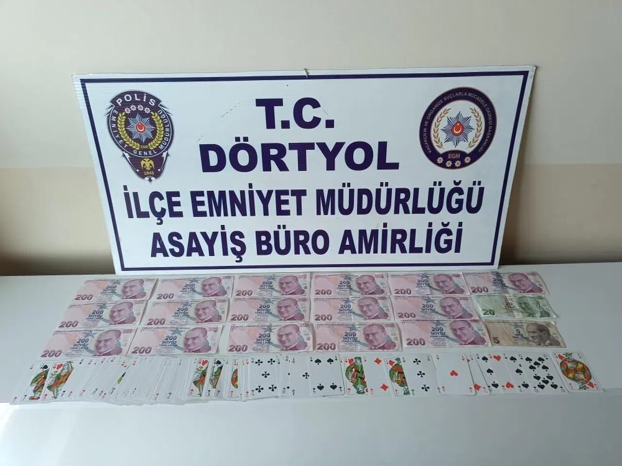 Kumar Oynayan 8 Şahsa 51 Bin 400 TL Ceza Uygulandı