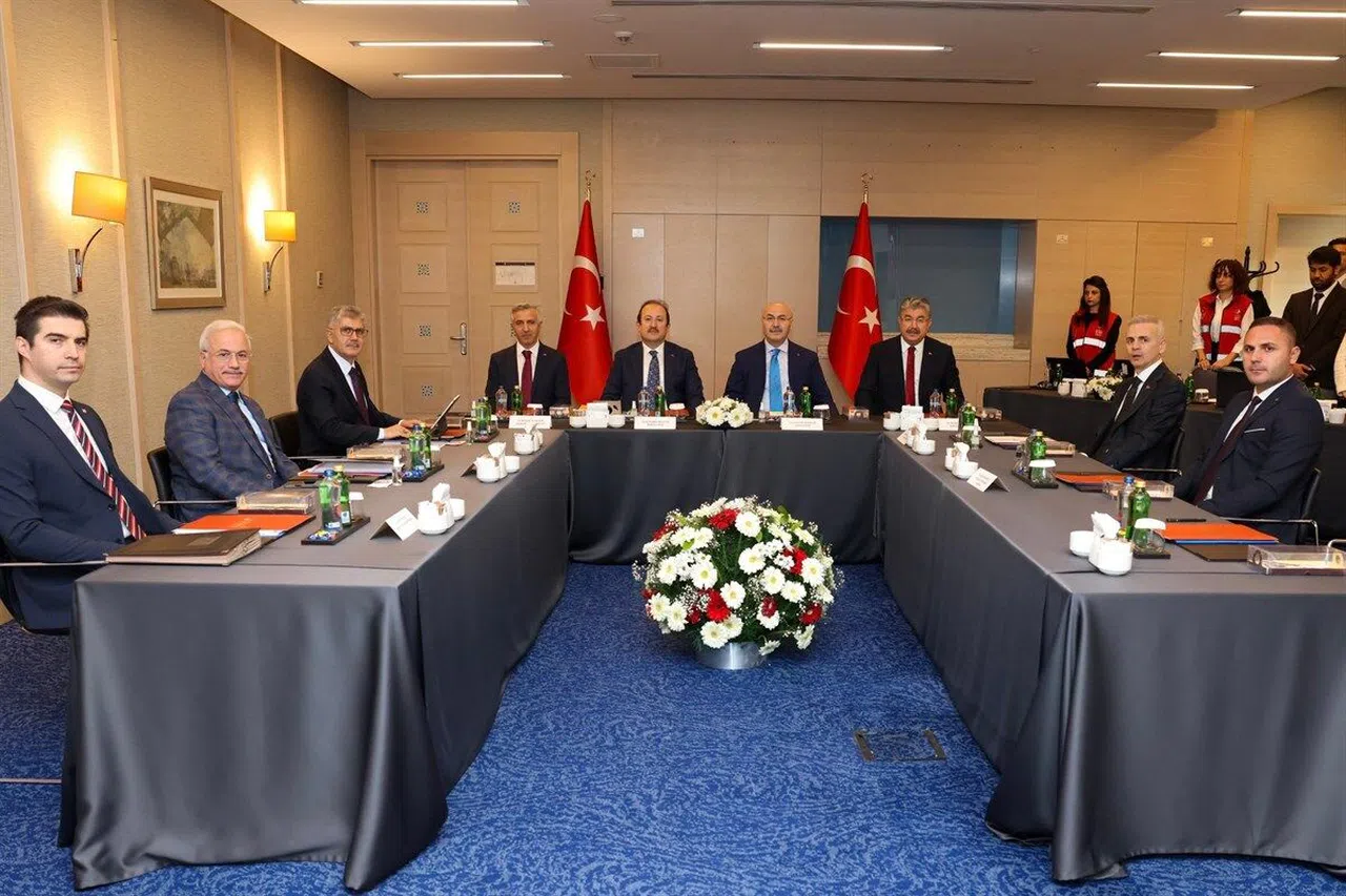 Vali Ünlüler Düzensiz Göçle Mücadele Toplantısına Katıldı