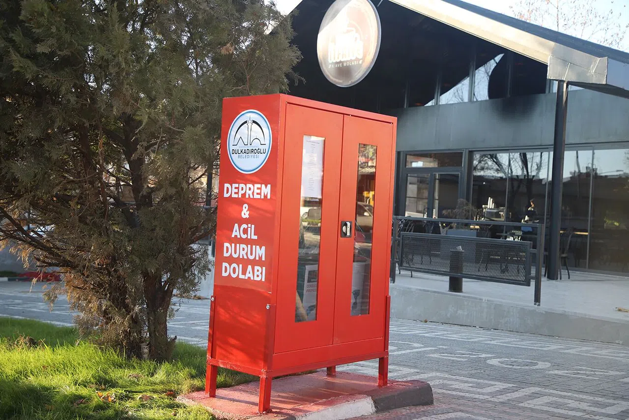 Dulkadiroğlu'nda Güvenli Yarınlar İçin Acil Durum Dolapları Kuruyoruz