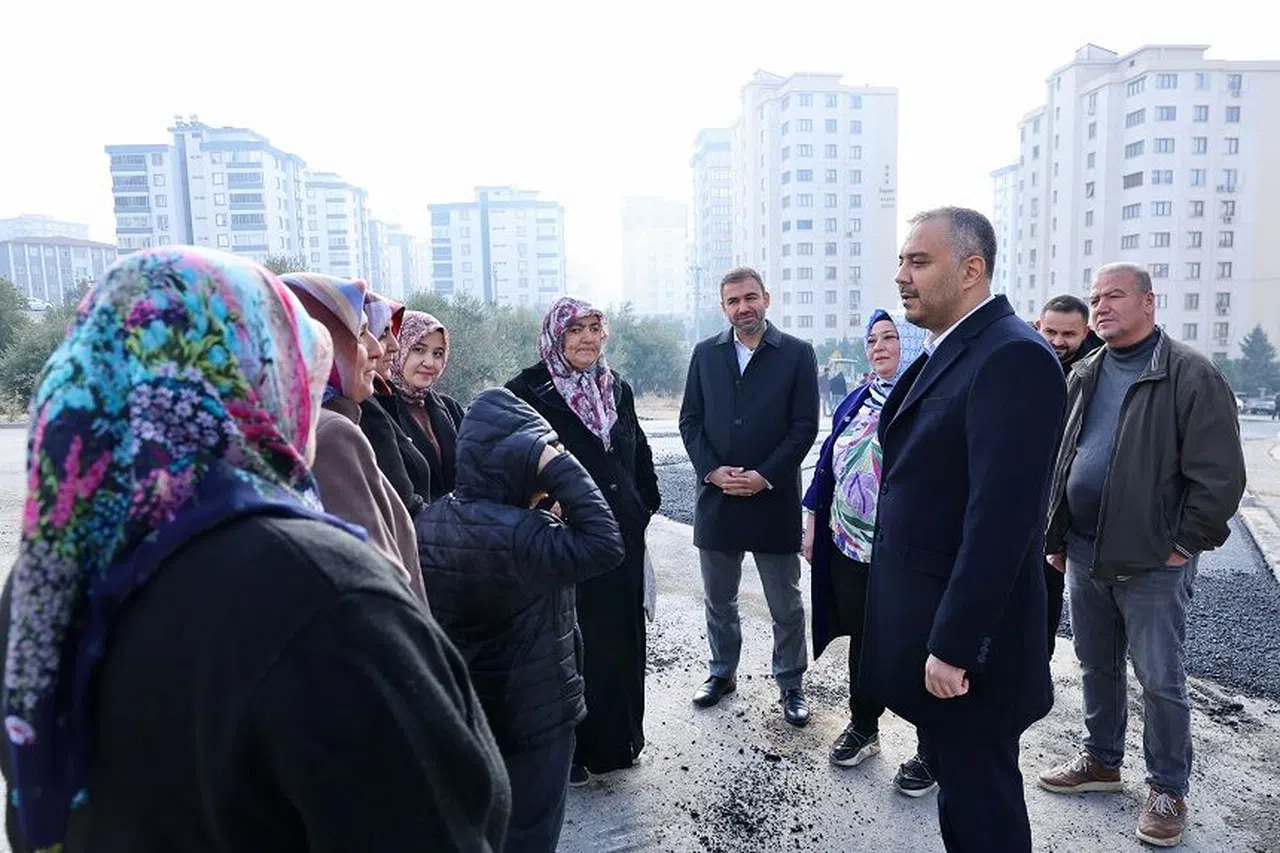 Onikişubat'ta tarihin en büyük asfalt seferberliği devam ediyor