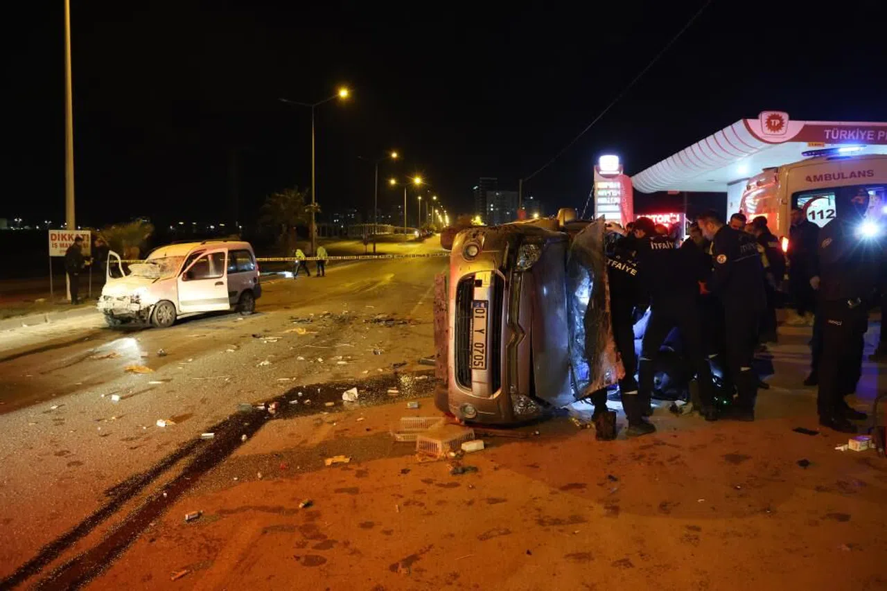 Ters yöne girdi, karşıdan gelen araçla çarpıştı: 1 ölü, 2 yaralı