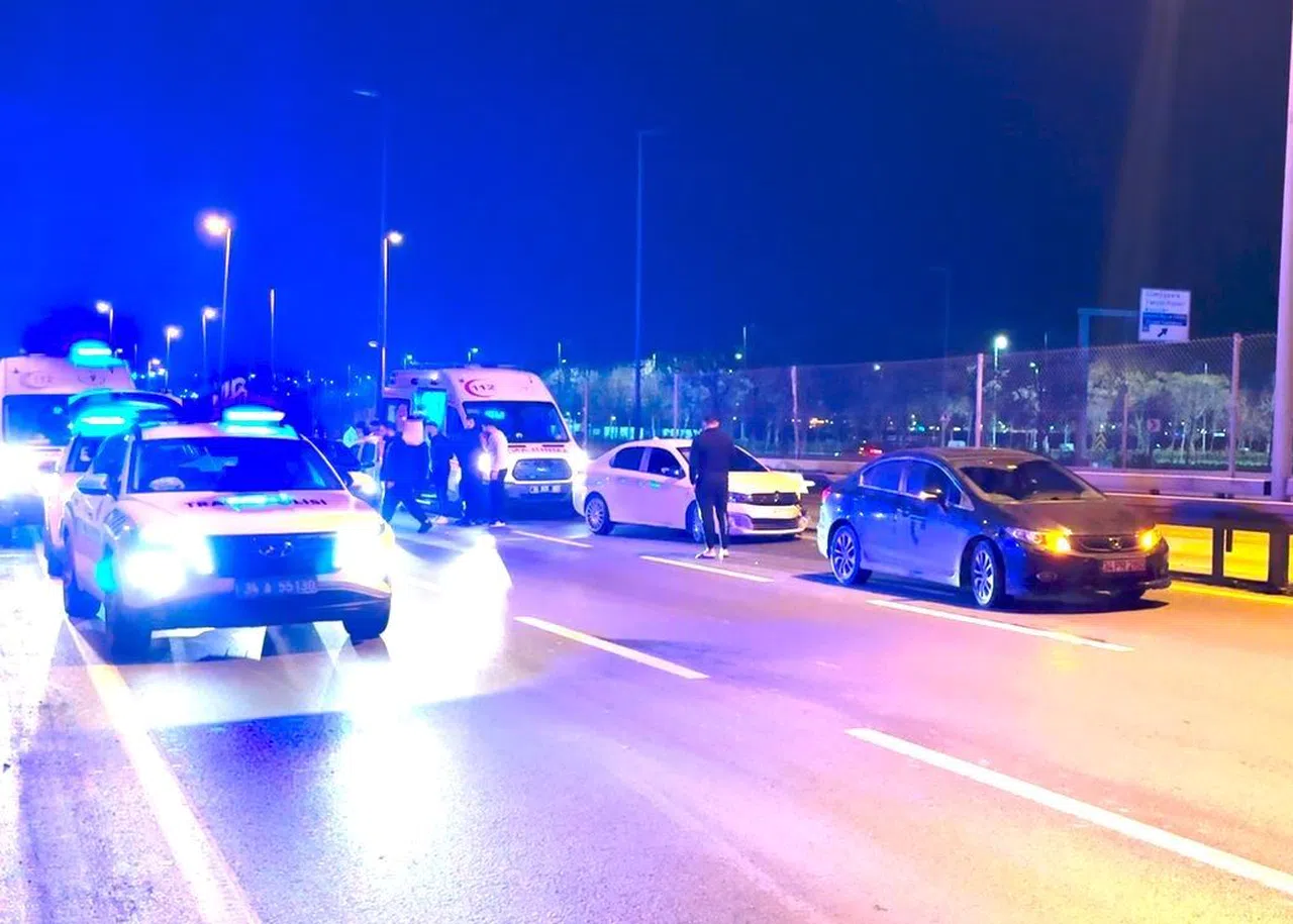 Makas Atarak İlerleyen Togg Sürücüsü 3 Araca Çarptı