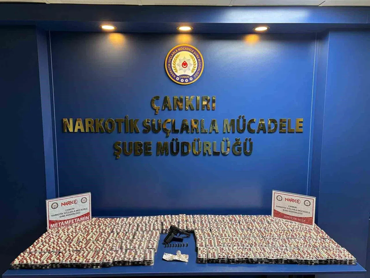 Şüphe Üzerine Durdurulan Araçta Binlerce Uyuşturucu Madde Ele Geçirildi