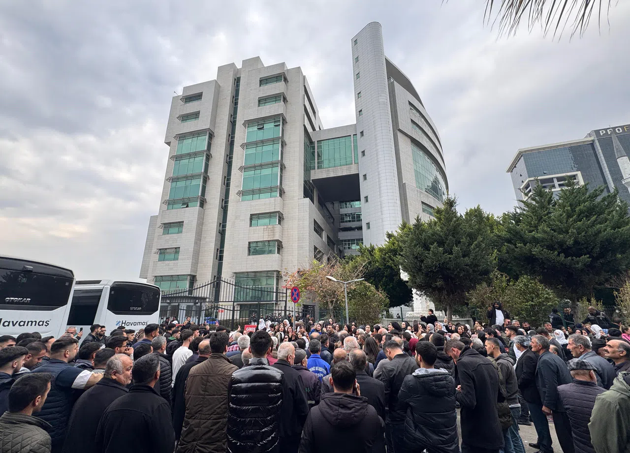 DEM Partili Akdeniz Belediye Başkanı ve 4 meclis üyesi tutuklandı