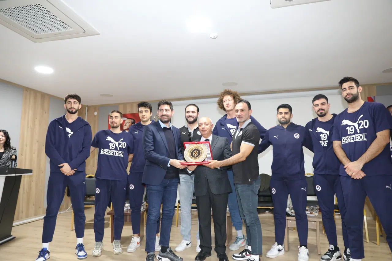 İstiklalspor Basketbolcuları İstiklal Üniversitesi Öğrencileriyle Buluştu