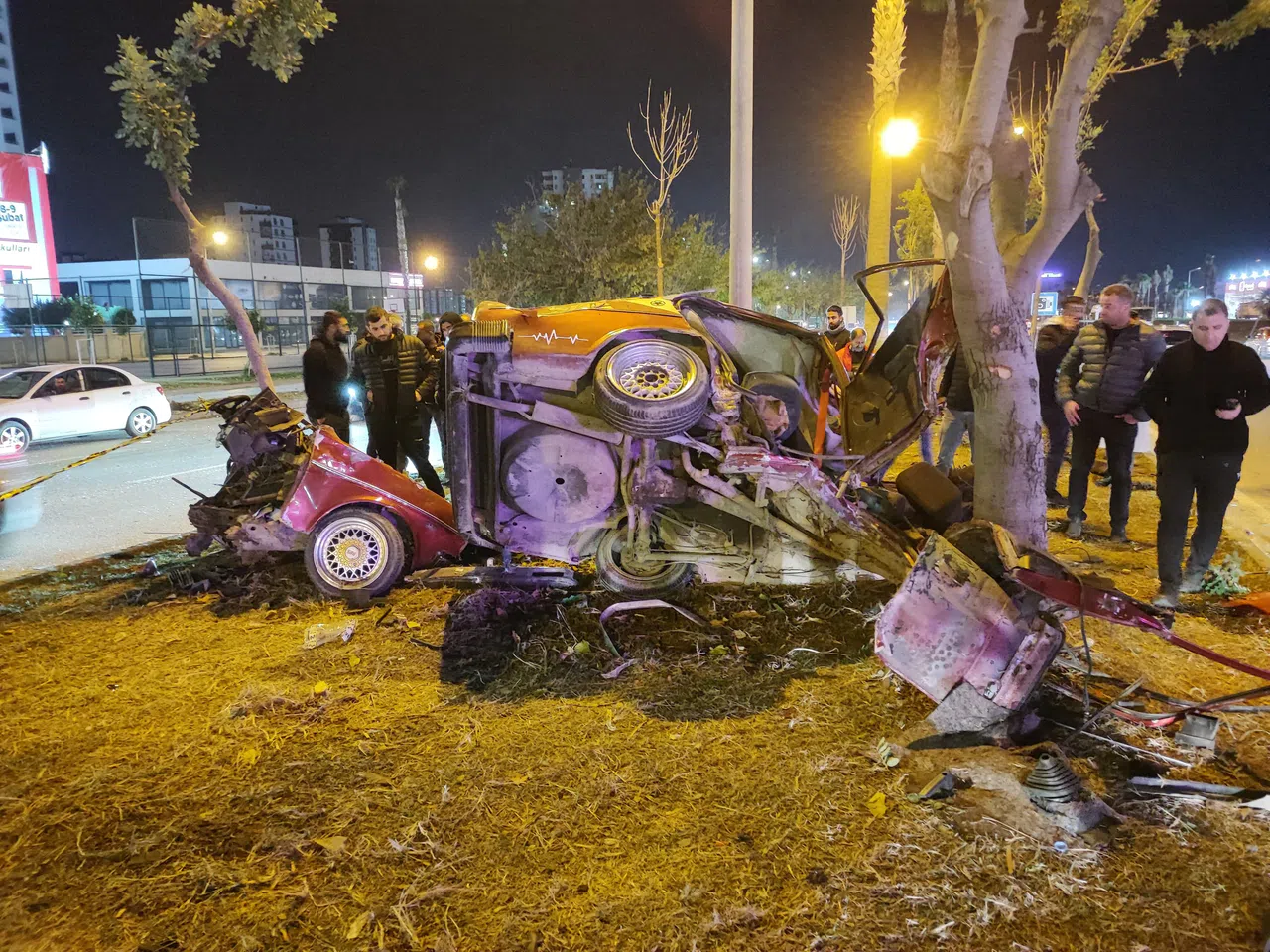 İkiye bölünen otomobilde ölü sayısı 2'ye yükseldi