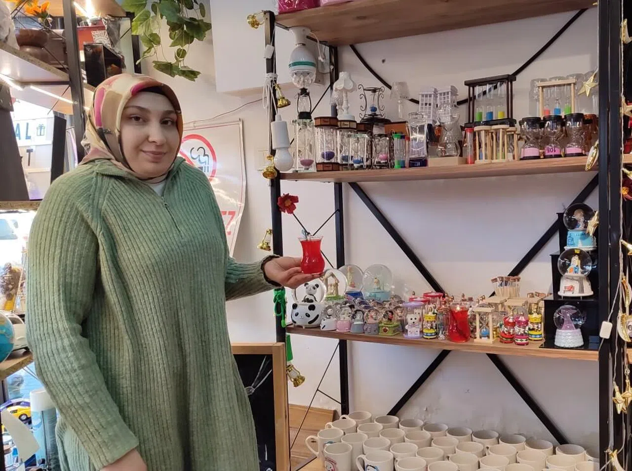 Babasına Şaka Amaçlı Yaptığı Çay Şeklindeki Mum Geçim Kaynağı Oldu