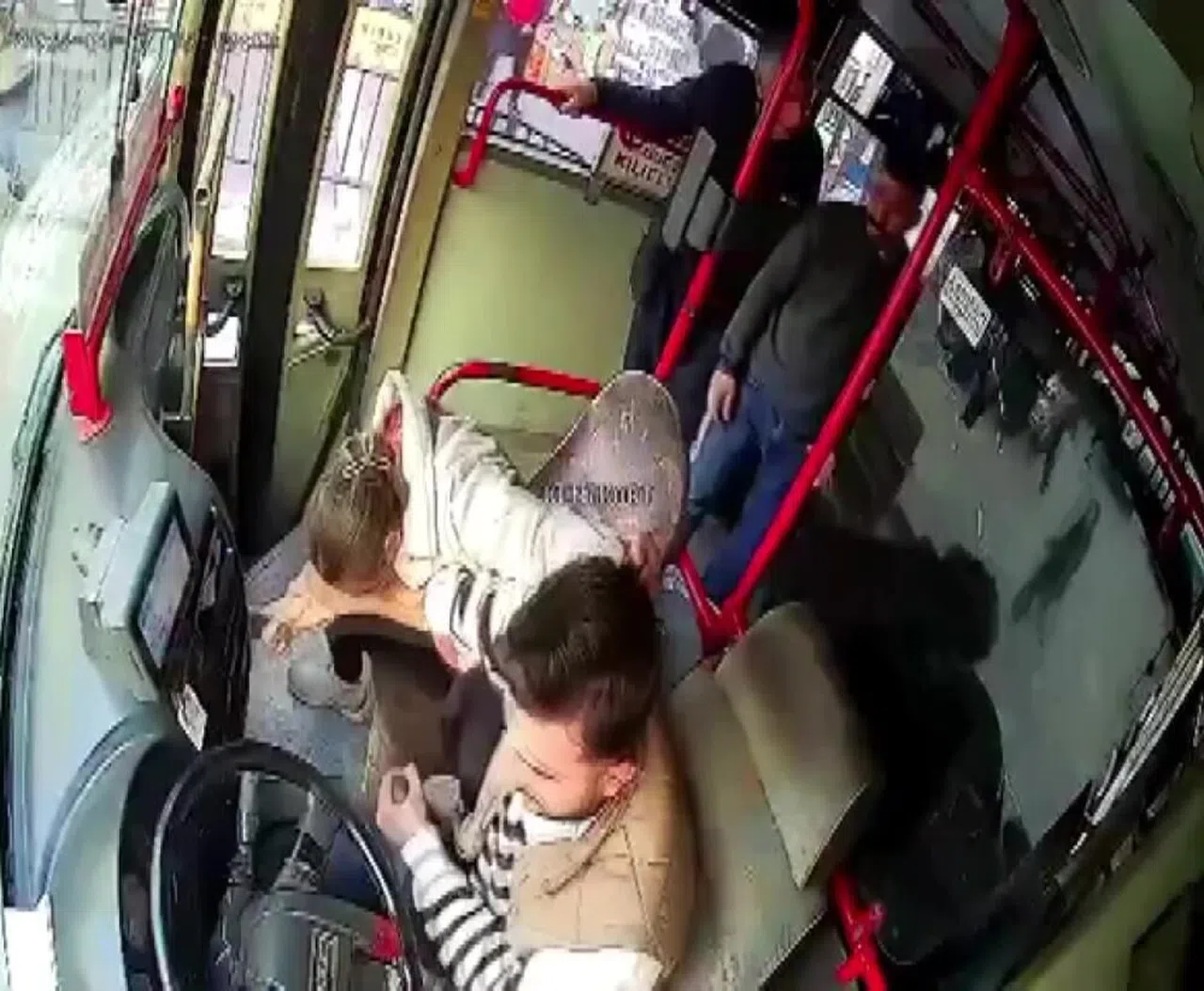 Kocasını Önce Isırdı, Sonra Bıçakladı
