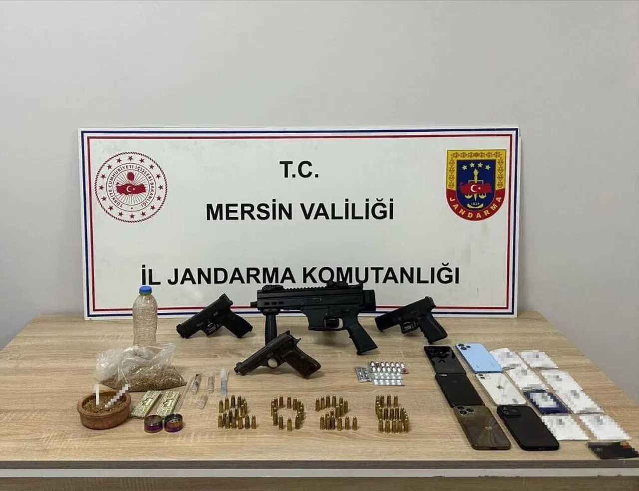 Uyuşturucu ve Silah Ticareti Yapan 3 Şüpheli Tutuklandı