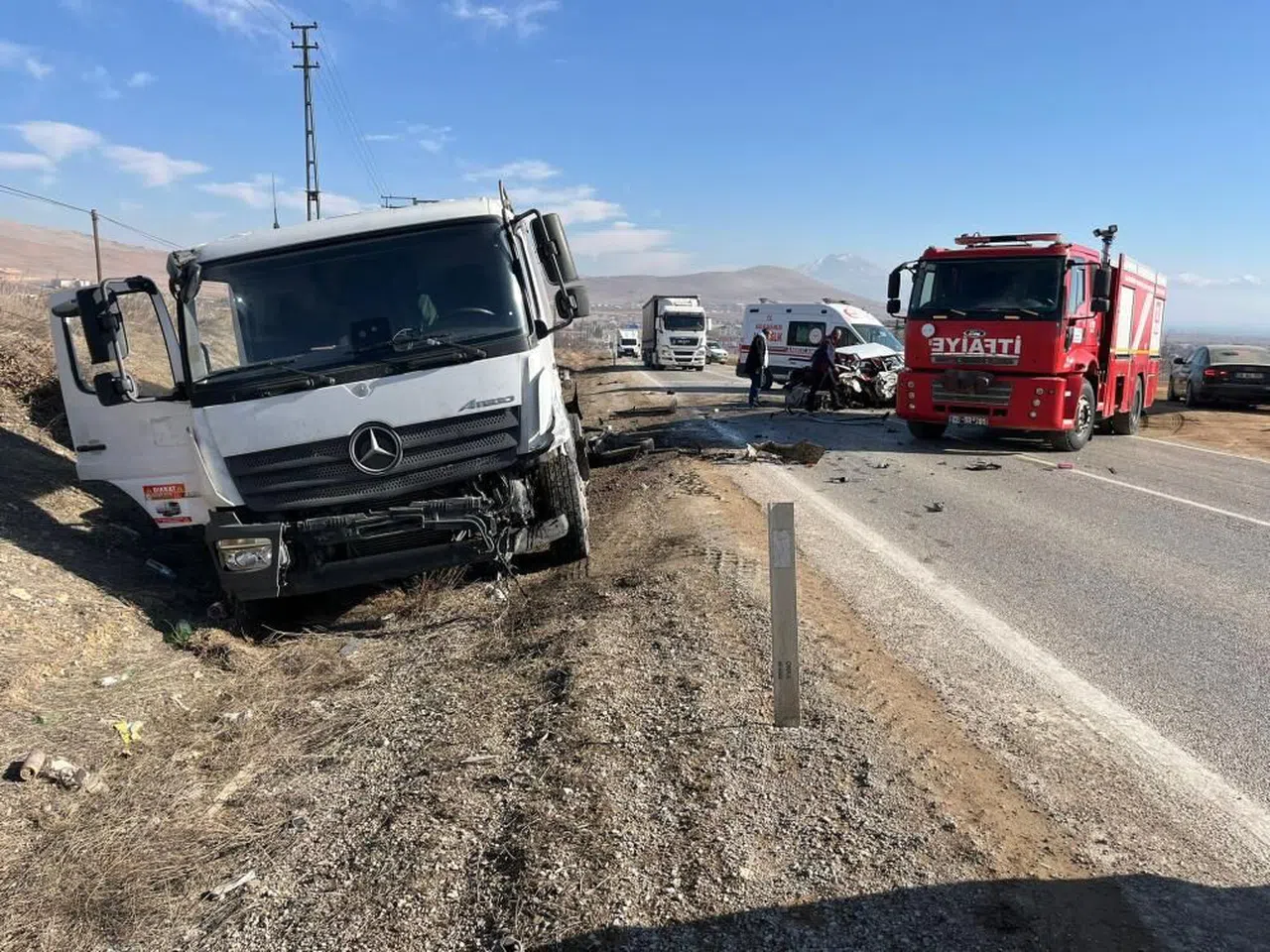 Kamyon İle Otomobil Çarpıştı: 1 Yaralı