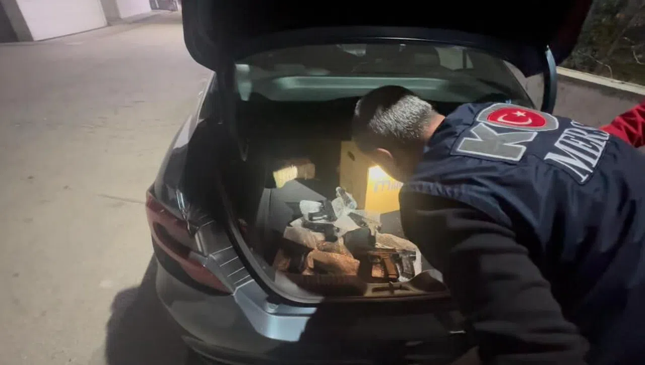Kaçak silah operasyonu: 40 tabanca ele geçirildi