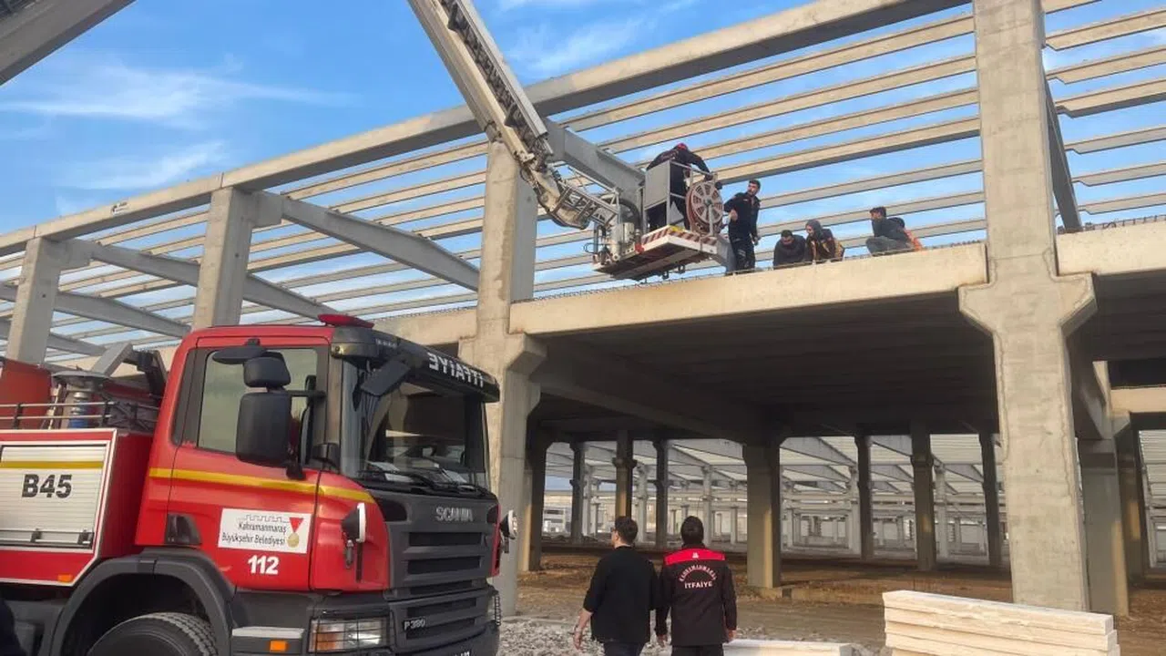 Kahramanmaraş'ta inşaattan düşen 2 işçi yaralandı