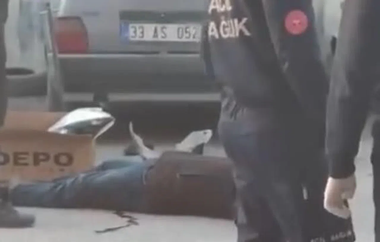 Sokak ortasında silahlı kavga: 1 ölü