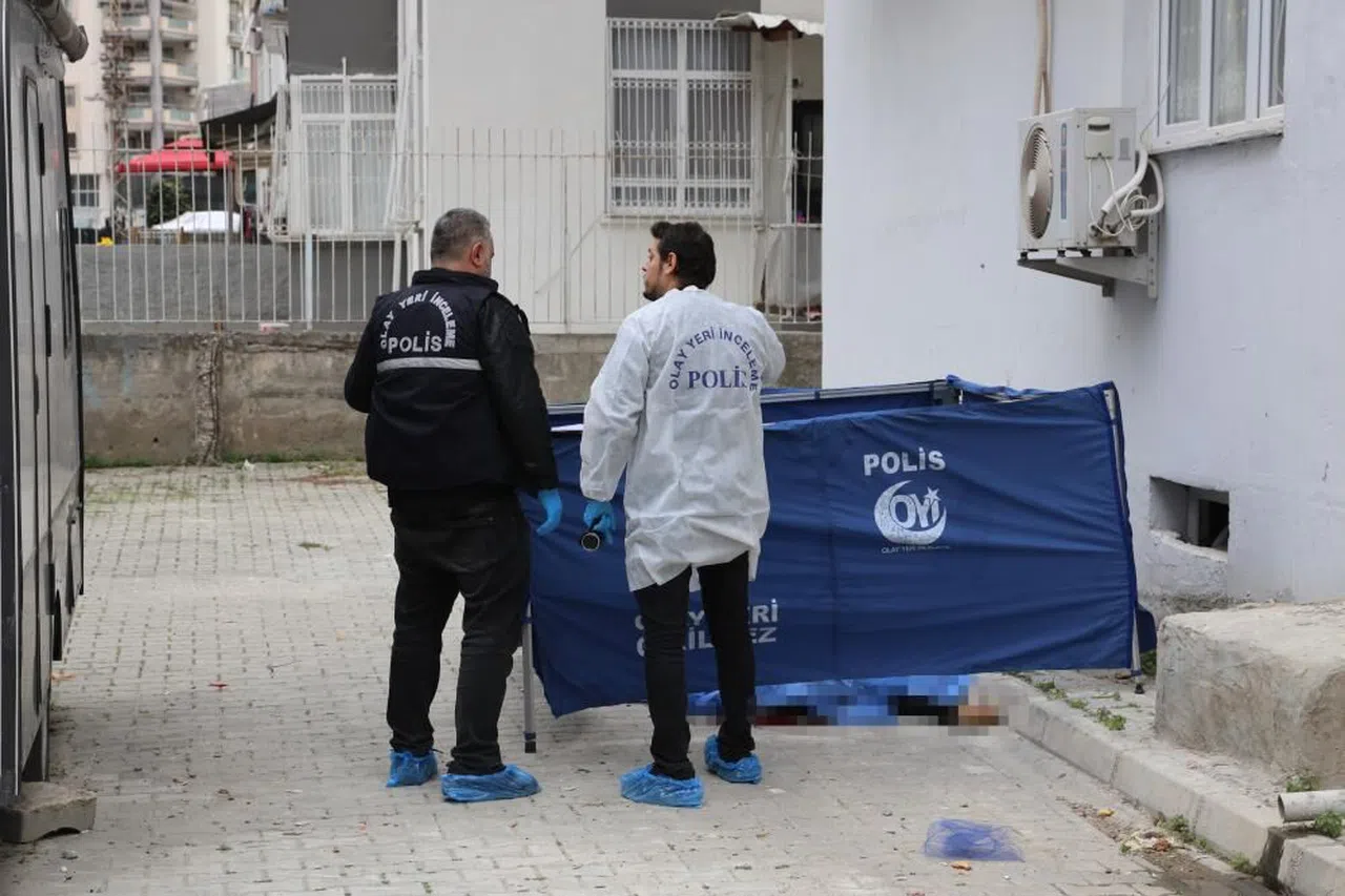 Cam silerken 13. kattan düştü