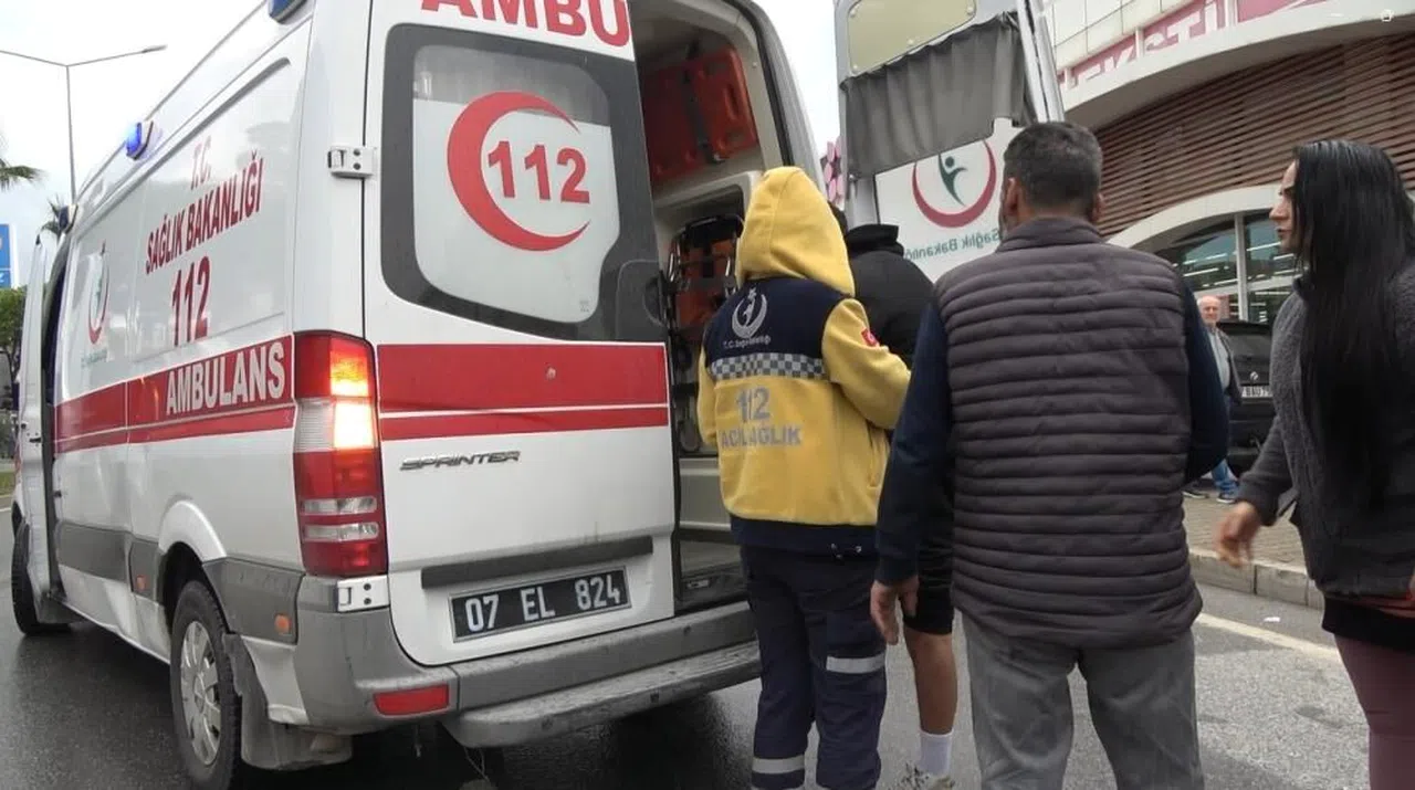 Motosiklet ile otomobil çarpıştı:1 yaralı