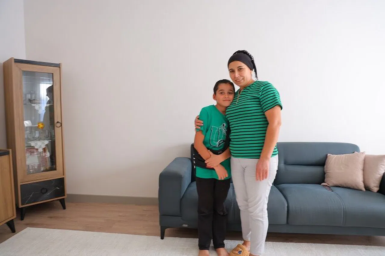 Kahramanmaraş'ta Baykar konutlarına yerleşen kadın yeni evine hayran kaldı