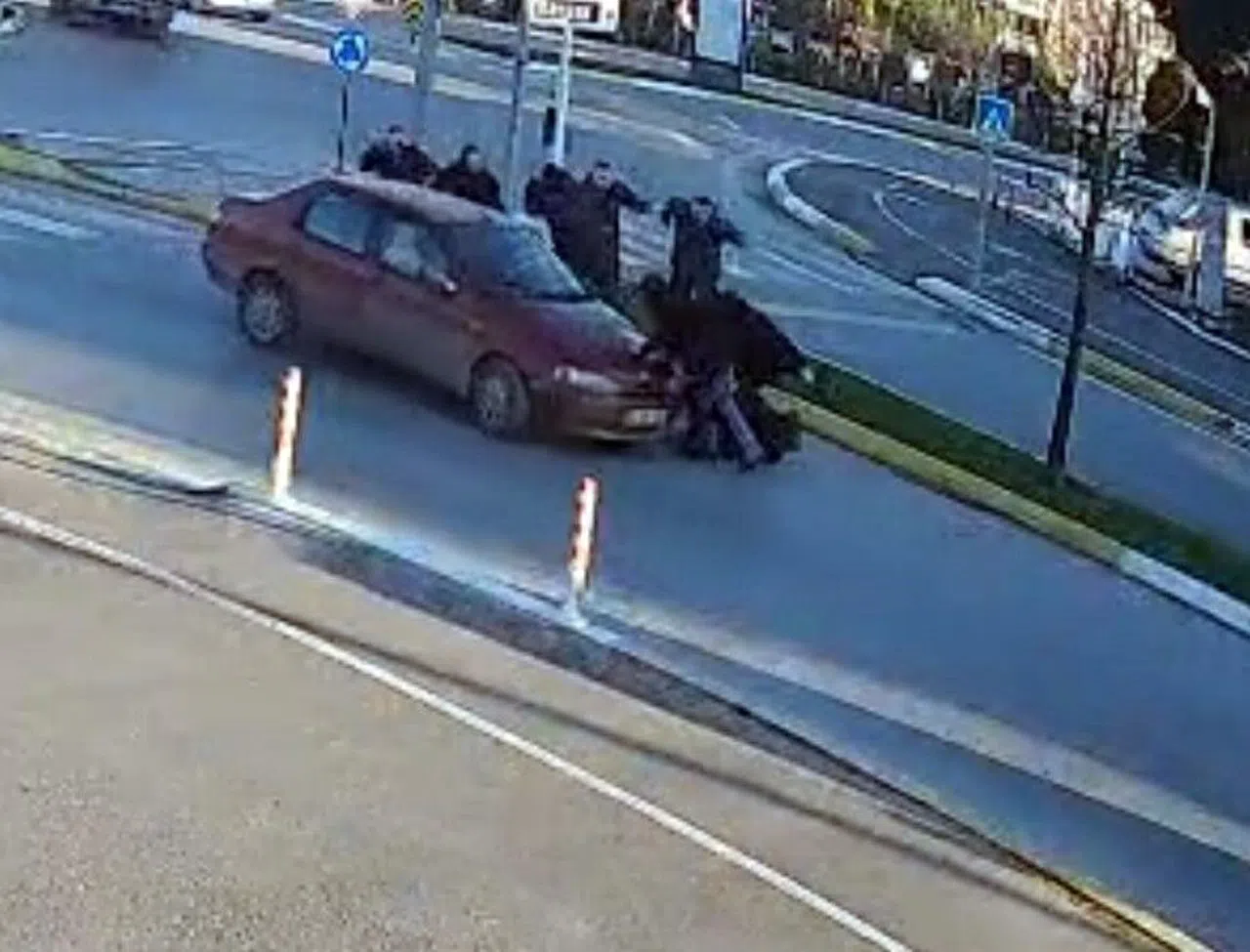 Yaya Geçidinde Otomobil Çarptı, 5 Dakika Sonra Farklı Bir Araç Üzerinden Geçti