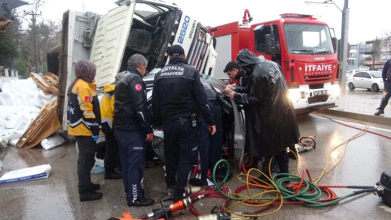 Genç kadını ölüme sürükleyen kamyon sürücüsü tutuklandı