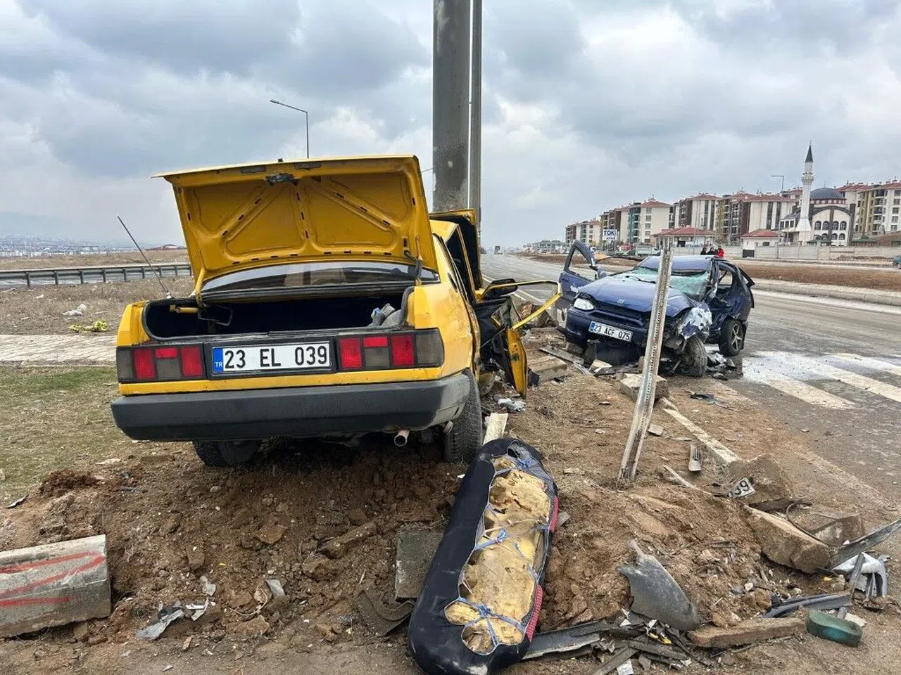 Kırmızı ışık ihlali yapan Tofaş kazaya davetiye çıkardı