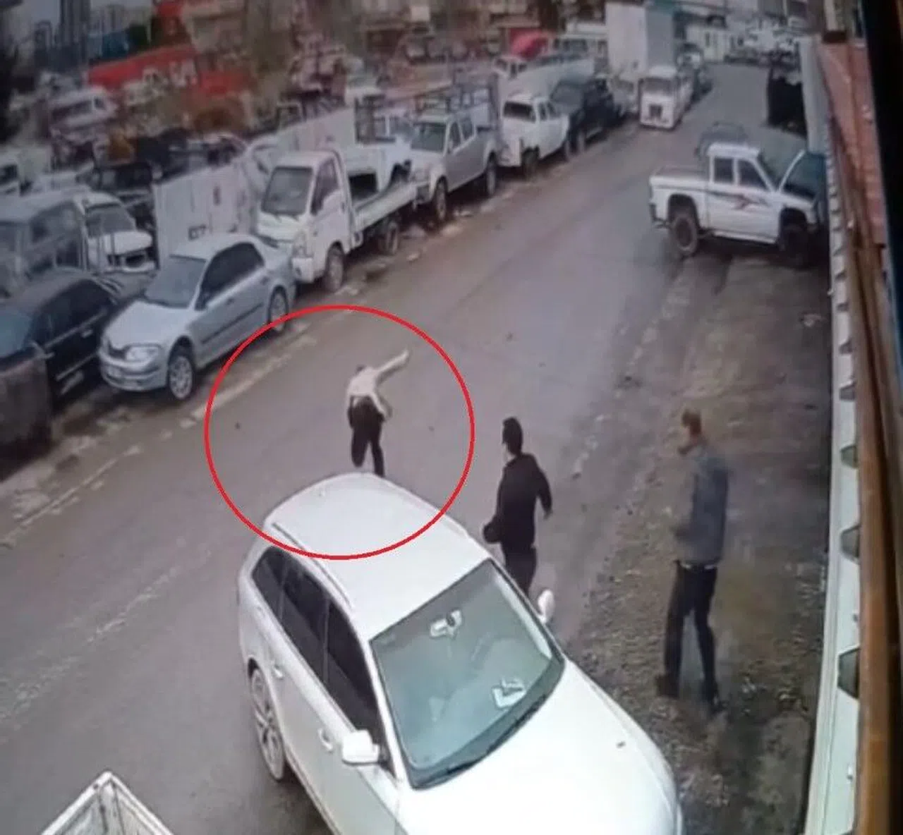 Hiç tanımadığı kişi tarafından bıçaklandı