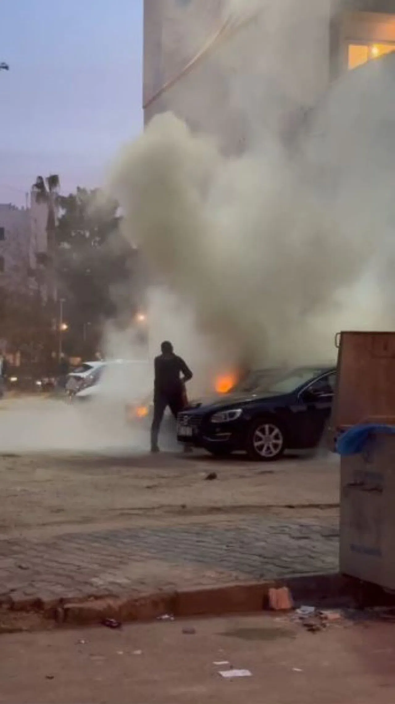 Otomobilini park edip otobüsle işe gitti, döndüğünde hayatının şokunu yaşadı