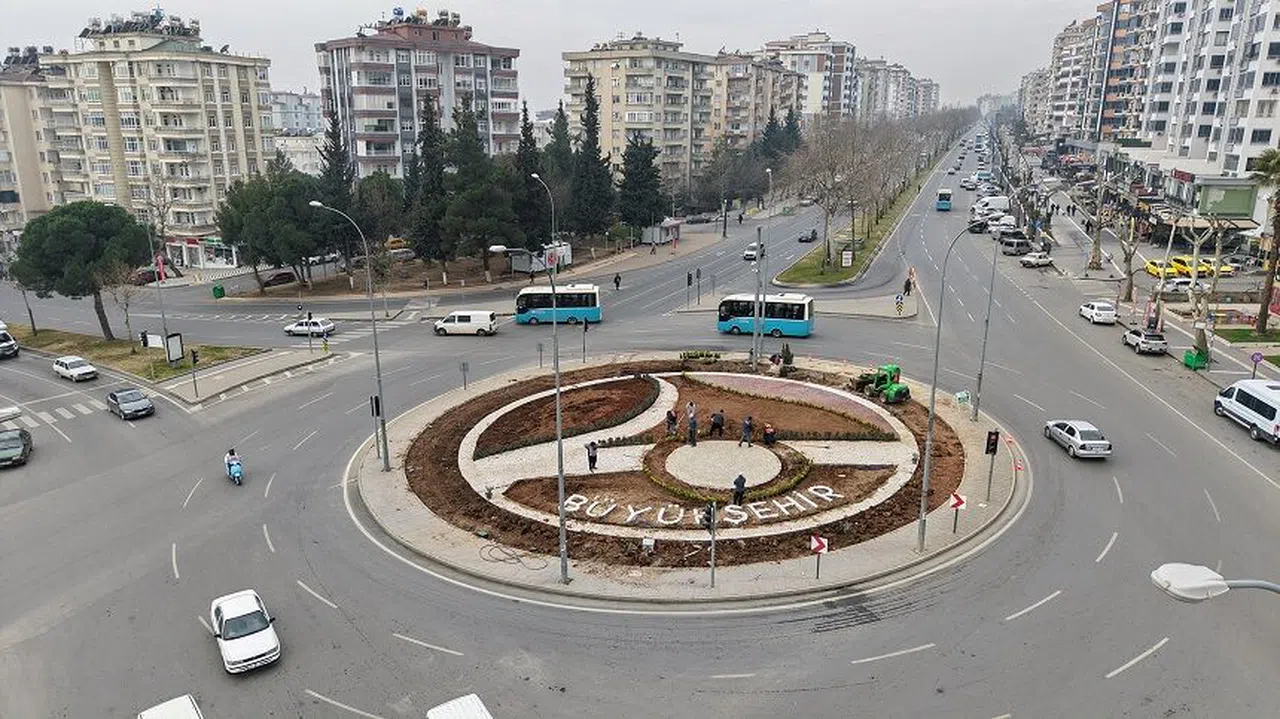 Kahramanmaraş'ta Kavşak Düzenlemeleriyle Şehir Estetiği Artıyor