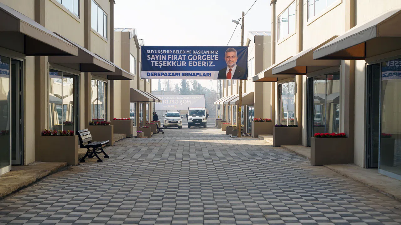 Derepazarı Esnaf Çarşısı’nda Üstyapı İmalatları Tamamlanıyor