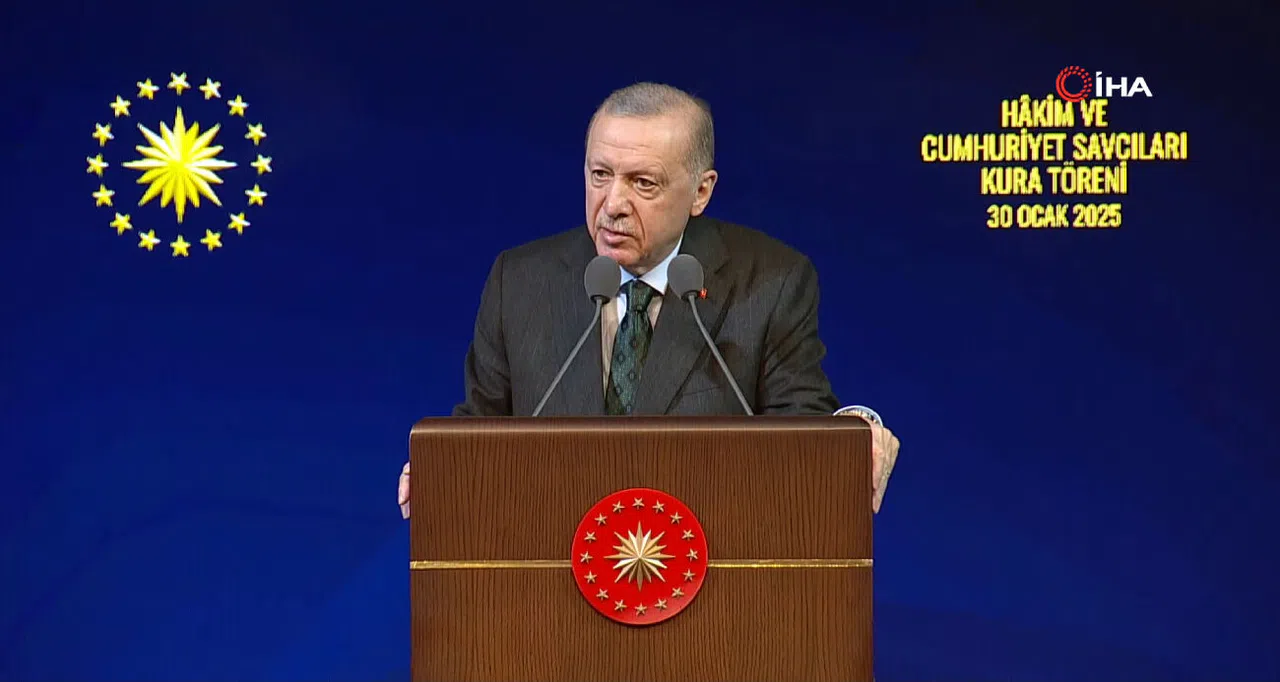 Cumhurbaşkanı Erdoğan: ”Türk milleti adına karar verenlere ise kimse ayar veremez”