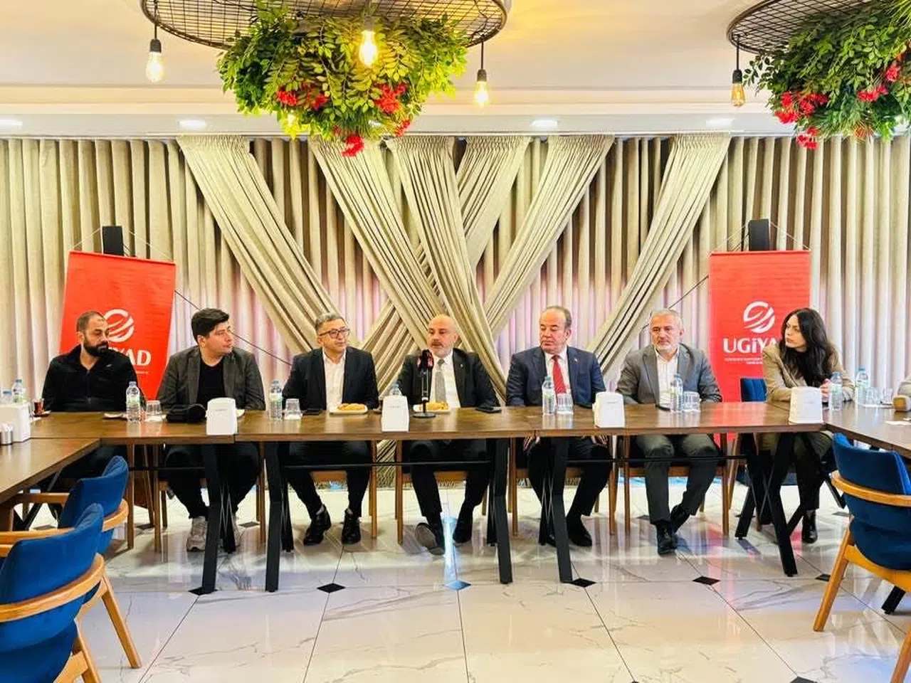 Başkan Gül UGİYAD Üyeleri ile Buluştu