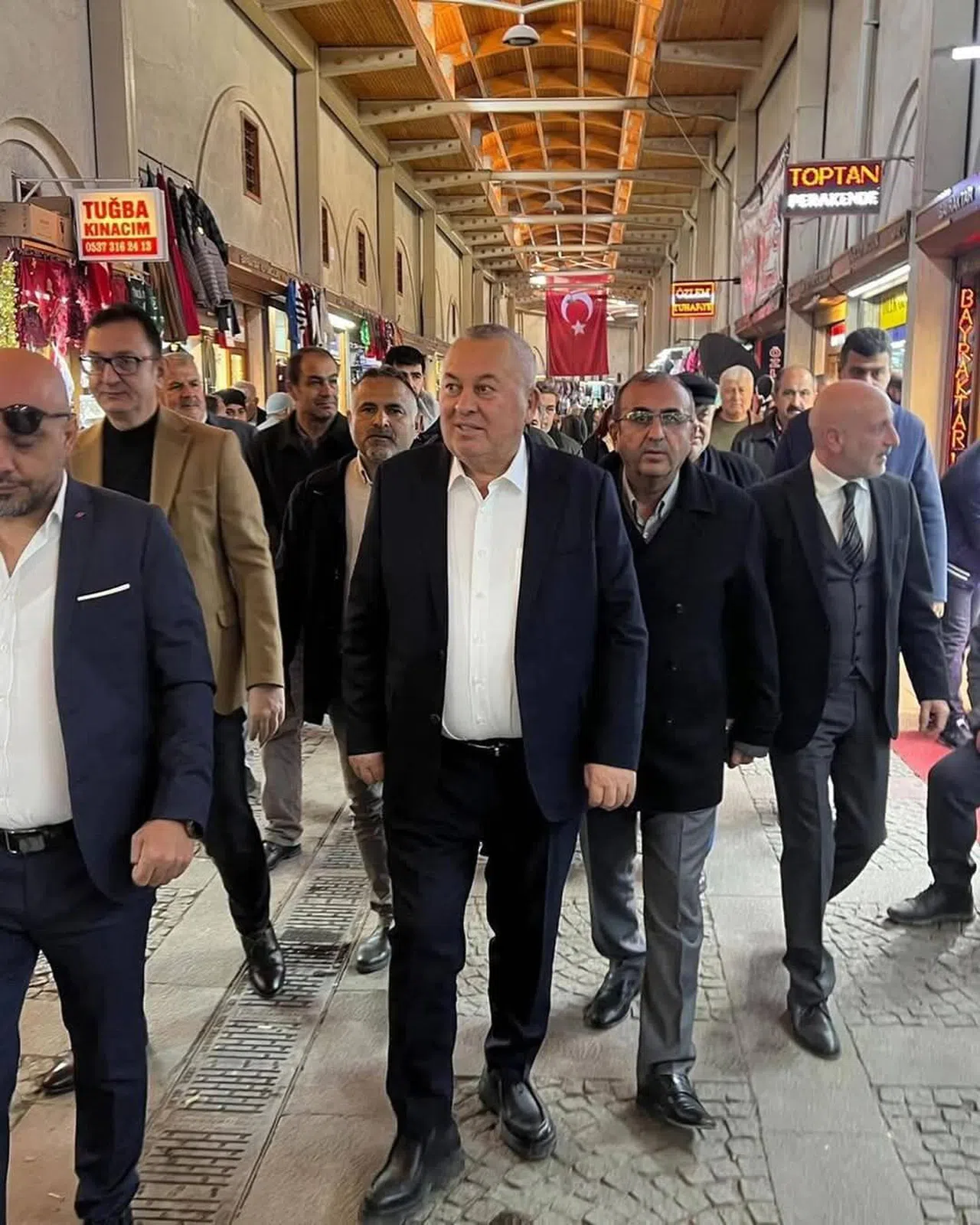 Milletvekili Enginyurt Kapalı Çarşı Esnafını Dinledi